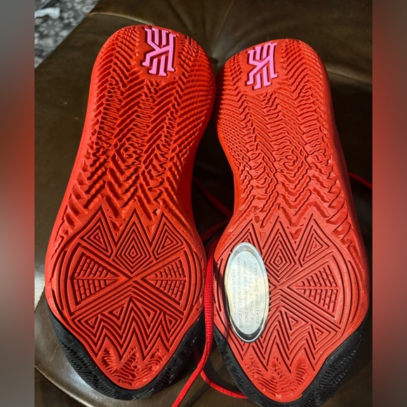 Nike Kyrie Flytrap VI 6 Red Kids size - Picture 3 of 15